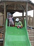  Schon Pause, die Kinder geniessen den Spielplatz