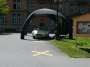 P1140251 E-Type Series I von Balz Bessenich, Organisator vor dem Parkhotel Au Sauvage in Meiringen