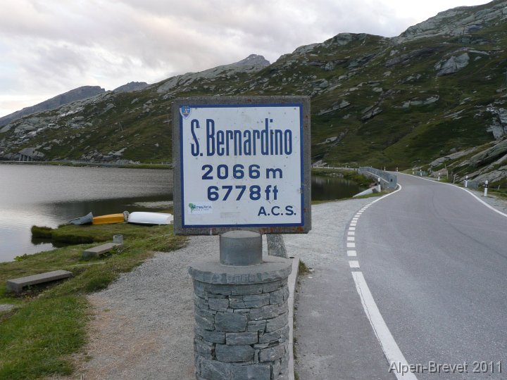 P1140367 San Bernardino Passhöhe, Zeit 20.20 Uhr; Castione 242 mueM, San Bernardino 2066 mueM
