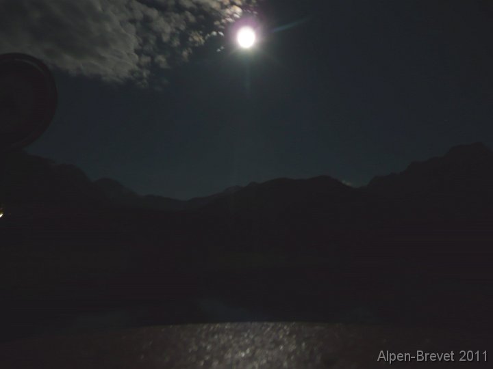 P1140401 Mond ueber den Solvaplaner-See vor Sils