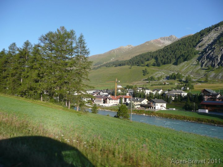 P1140466 am fruehen Morgen ist das Wetter im Engadin brilliant, die Farben sehr intensiv, die Luft kuehl und klar