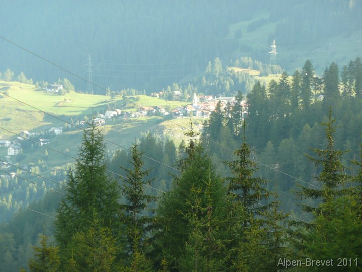 P1140511 Blick auf ein Dorf schon in der Sonne