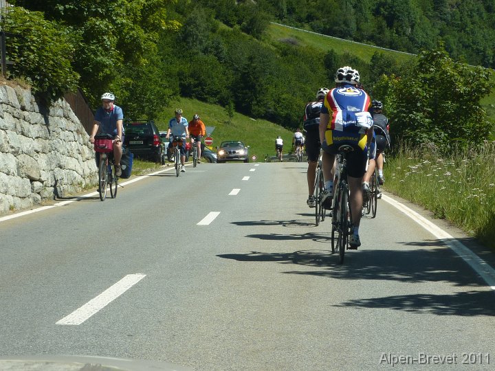 P1010550 wir koennen nicht Stoff geben und die Velofahrer aergern sich sicher in unserer Abgas-Fahne
