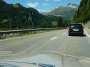 P1010545 Parallel zur Autobahn, wo sich der Verkehr vor dem Portal staut