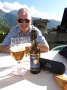 P1140548_2 das Vollmond-Bier, welches wir beim Start erhalten haben mundet vorzueglich, obwohl etwas zu warm und fuehrt zu einem breiten Grinsen hinter der Jaguar-Sonnenbrille