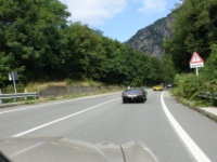 DSC09178  beim langsamen Anstieg fahren wir auf eine Kolonne mit dem Miura auf