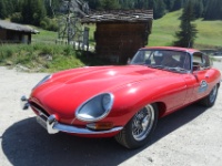 DSC09605  unterwegs überholen wir einen E-Type, welcher kurz pausiert