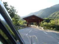 DSC09769  eine malerische Holzbrücke im Licht des Nachmittags