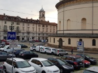 20190817 195439  hintere Sicht der Kirche mit der Treppe. die Fahrt der Minis um diese Kiche herum...