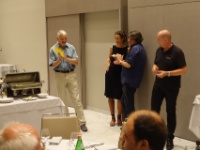 DSC00154  mit einem grossen Applaus wird die geniale Idee des Prologes und es Alpenbrevets und der perfekten Vorbereitung durch Simone und Georg verdankt
