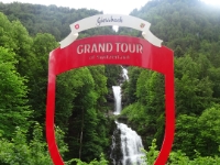 DSC05928  Grand Hotel und Grand Tour, der Giessbachfall eingerahmt