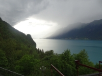 DSC05954  Abendstimmung über dem Brienzersee, wir sitzen am Cheminee bei Pianomusik und geniessen Benzingespräche beim Apéro