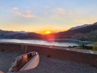 20220811 204024  Sonnenuntergang Version 2. Dank der zügigen Fahrweise holen wir die Sonne weiter oben wieder ein