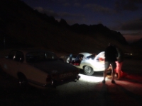 DSC02143  auf dem Col de LÎseran erhält der E-Type einen neuen Benzinfilter. Wiederum: besser, nicht wirklich gut