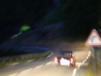 DSC02140  Sie fahren präzise und konstant wie eine Nähmaschine. Wir sind schneller, überholen, helfen wieder einem liegengebliebenen Fahrzeug und werden vom Innoncenti wieder überholt. Dieses Spiel spielten wir gefühlrt 5 mal...