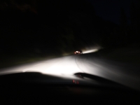 DSC02185  DIesmal verfolgen wir den Citroen SM Maseratti. Elegant schwebt er um die Kurven, die Pneumatik hoch eingestellt; schwenkt dabei das Hinterteil speziell