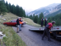 DSC02220  mit einem kurzen Ruck wird der versenkte Wagen befreit