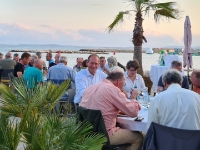 20220812 201207  das gemeinsame Dinner am Strand