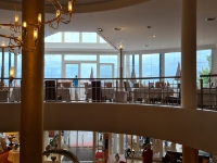 Die Hotel-Lobby ist sehr architektonisch spannend