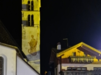 Was steht unter der Figur geschrieben in Alleghe? Aufgabe 9